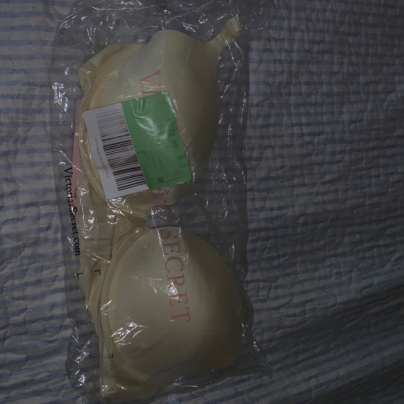 Lemonade VS Bra - Picture 7 of 7